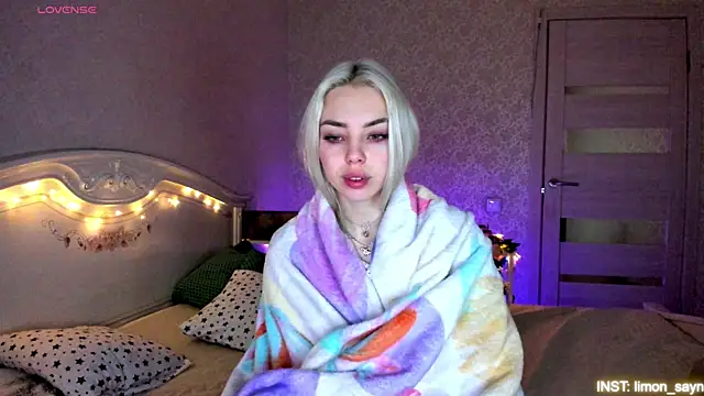 Snapshot of LillyMoure_ chatting on 14, 5, 2026 LillyMoure online show from 14, 5, 2026