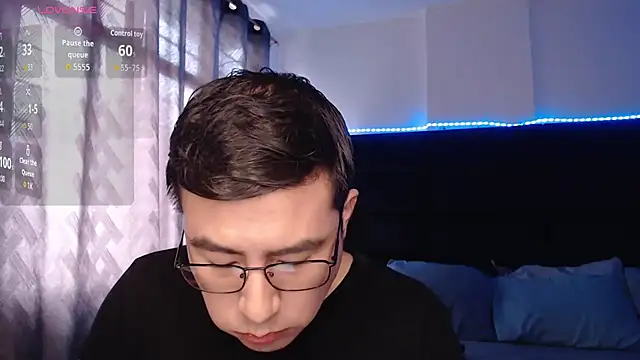 Snapshot of andrewmhilton_ chatting on 4, 5, 2026 andrewmhilton online show from 4, 5, 2026