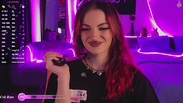 Snapshot of BratzieDarsie chatting on 4, 7, 2026 BratzieDarsie online show from 4, 7, 2026
