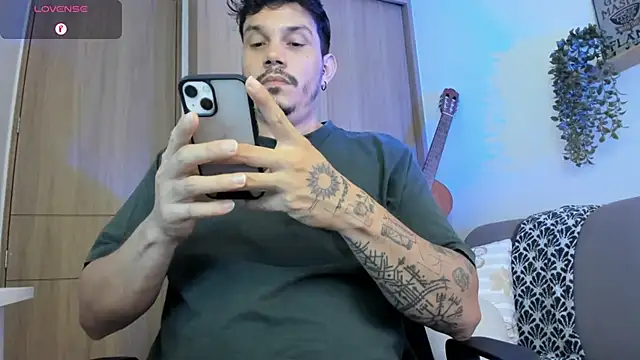 Snapshot of alejandro_stark chatting on 1, 7, 2026 alejandro stark online show from 1, 7, 2026