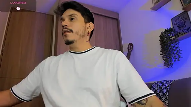 Snapshot of alejandro_stark chatting on 4, 7, 2026 alejandro stark online show from 4, 7, 2026