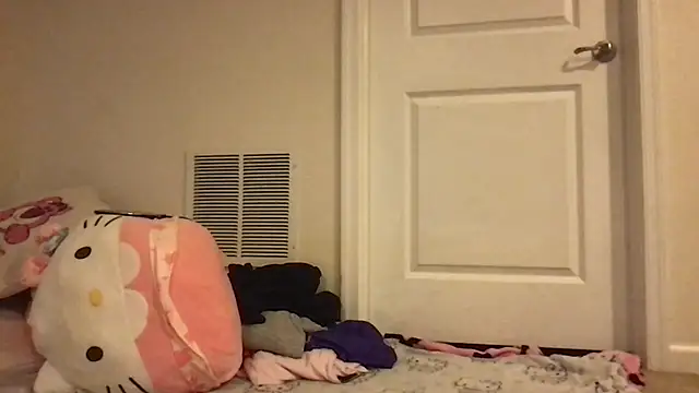 Snapshot of LiverandBrat77 chatting on 13, 10, 2025 LiverandBrat77 online show from 13, 10, 2025