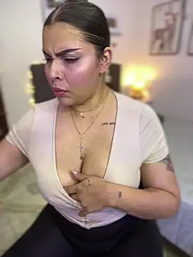 GigiiStone online show from 4, 1, 2025