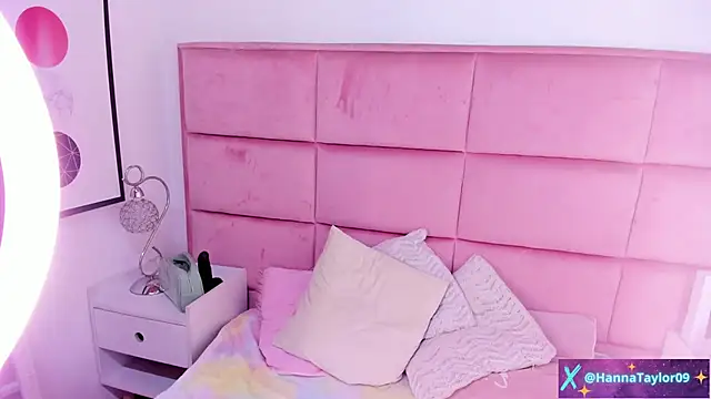 Snapshot of HannaTaylor chatting on 10, 12, 2024 HannaTaylor online show from 10, 12, 2024