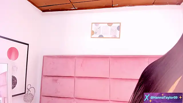 Snapshot of HannaTaylor chatting on 17, 12, 2024 HannaTaylor online show from 17, 12, 2024