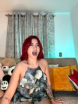 Snapshot of zafiro_mo0n chatting on 5, 10, 2025 zafiro mo0n online show from 5, 10, 2025
