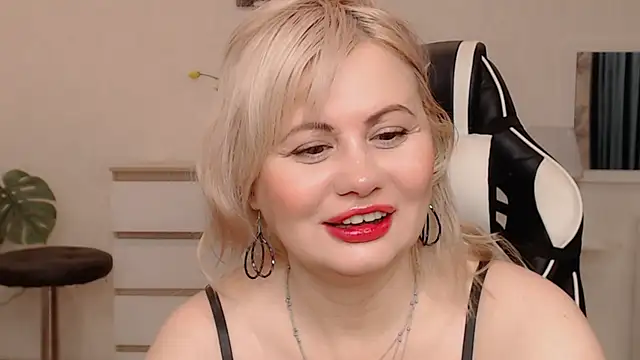 Snapshot of Lola_Richie chatting on 12, 10, 2025 Lola Richie online show from 12, 10, 2025