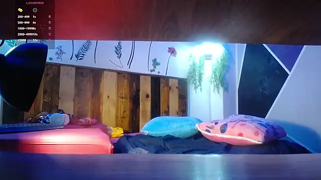 DaMikaela  online show from 24, 11, 2025