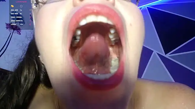 DaMikaela  online show from 27, 11, 2025