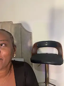 Snapshot of LiraRusso chatting on 11, 6, 2026 LiraRusso online show from 11, 6, 2026