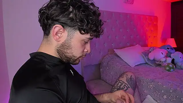 AbbyAndChris2 online show from 21, 4, 2026