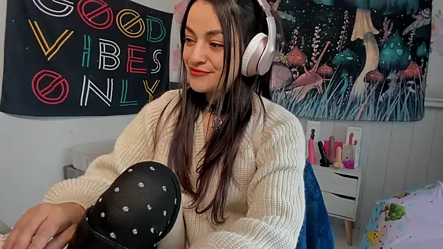 LovelyAzucena online show from 6, 11, 2025