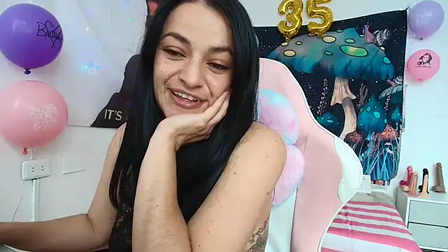 Snapshot of LovelyAzucena chatting on 5, 5, 2026 LovelyAzucena online show from 5, 5, 2026