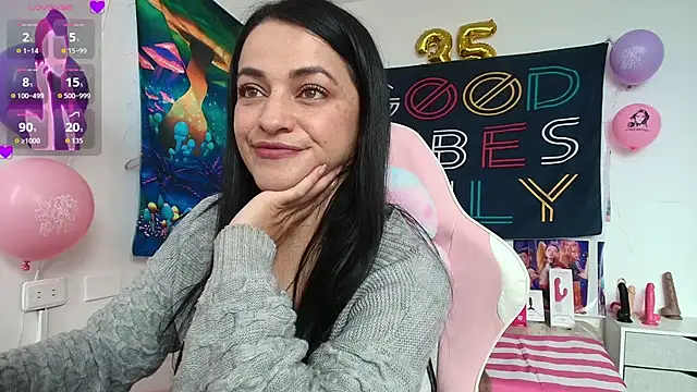 Snapshot of LovelyAzucena chatting on 8, 5, 2026 LovelyAzucena online show from 8, 5, 2026