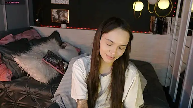 Snapshot of ChloeSunny chatting on 8, 4, 2026 ChloeSunny online show from 8, 4, 2026