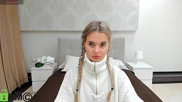 Donna Evans online show from 11, 11, 2025