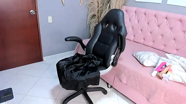 Snapshot of Anahi_falcon chatting on 12, 2, 2026 Anahi falcon online show from 12, 2, 2026