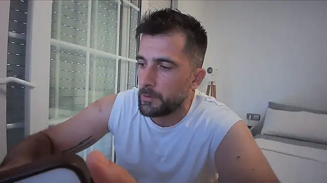 Snapshot of alex877x chatting on 8, 7, 2026 alex877x online show from 8, 7, 2026