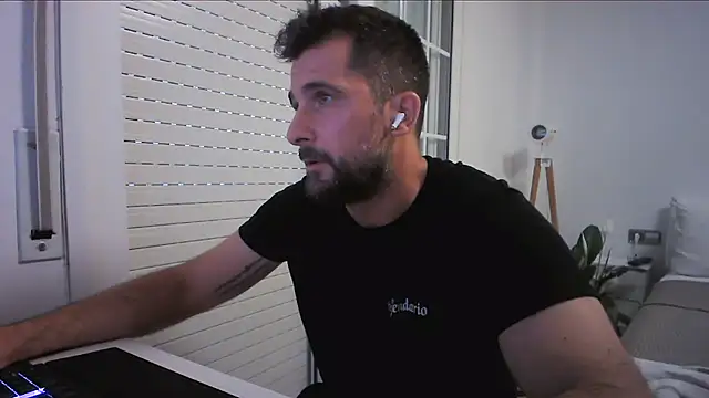 Snapshot of alex877x chatting on 16, 7, 2026 alex877x online show from 16, 7, 2026
