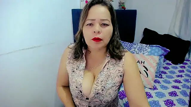 Snapshot of isabella_hotx10 chatting on 13, 12, 2024 isabella hotx10 online show from 13, 12, 2024