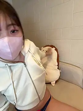 Snapshot of SUZU_ chatting on 18, 4, 2026 SUZU online show from 18, 4, 2026