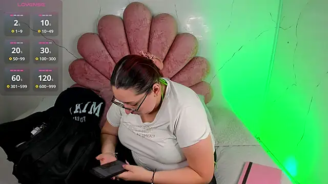 NiickyJones online show from 6, 2, 2026