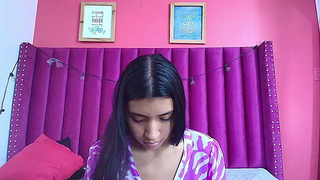 Snapshot of littlee_emilyy_ chatting on 12, 12, 2024 littlee emilyy online show from 12, 12, 2024