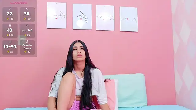 Snapshot of littlee_emilyy_ chatting on 4, 10, 2025 littlee emilyy online show from 4, 10, 2025