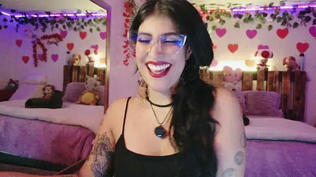 Snapshot of azahar__ziiz chatting on 9, 7, 2026 azahar ziiz online show from 9, 7, 2026
