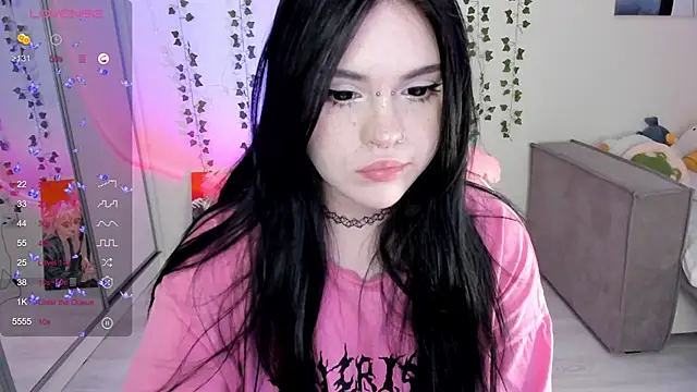 Snapshot of SelenaCute chatting on 27, 2, 2025 SelenaCute online show from 27, 2, 2025