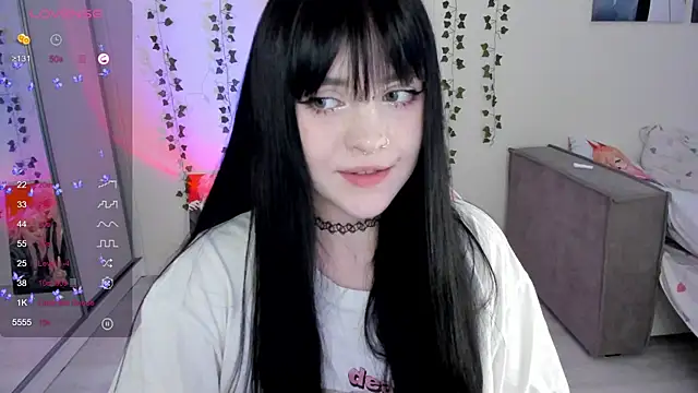 Snapshot of SelenaCute chatting on 4, 3, 2025 SelenaCute online show from 4, 3, 2025