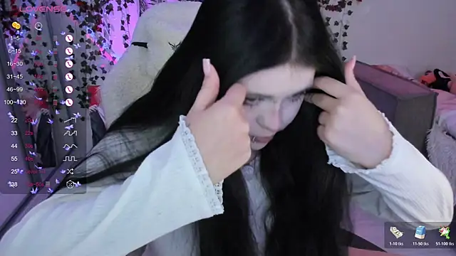 Snapshot of SelenaCute chatting on 23, 10, 2025 SelenaCute online show from 23, 10, 2025