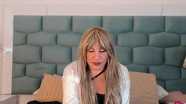 Snapshot of MiaMancini chatting on 19, 5, 2026 MiaMancini online show from 19, 5, 2026