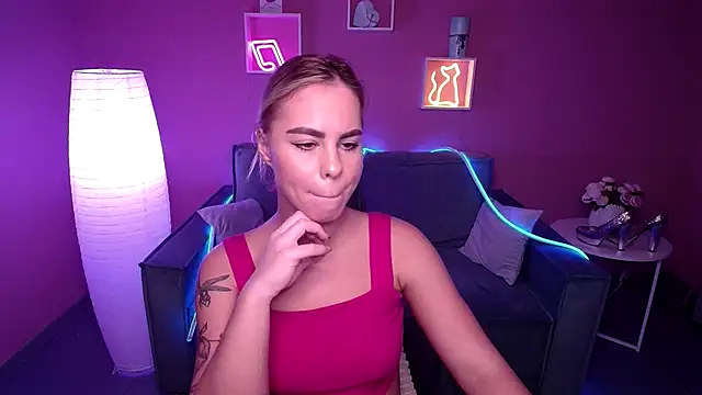 Snapshot of RikaRaily chatting on 3, 12, 2024 RikaRaily online show from 3, 12, 2024