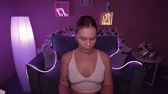 Snapshot of RikaRaily chatting on 20, 12, 2024 RikaRaily online show from 20, 12, 2024