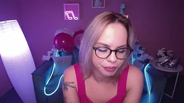 Snapshot of RikaRaily chatting on 27, 12, 2024 RikaRaily online show from 27, 12, 2024