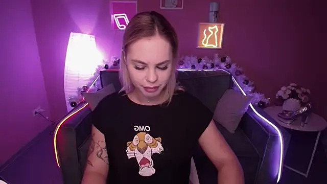 Snapshot of RikaRaily chatting on 7, 1, 2025 RikaRaily online show from 7, 1, 2025