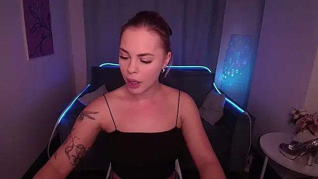 Snapshot of RikaRaily chatting on 25, 2, 2025 RikaRaily online show from 25, 2, 2025