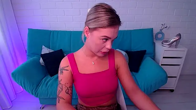 Snapshot of RikaRaily chatting on 21, 9, 2025 RikaRaily online show from 21, 9, 2025