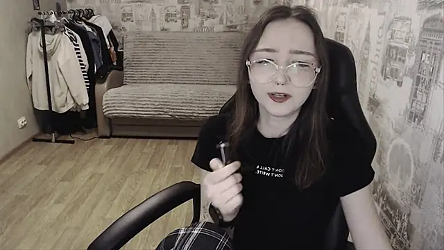 Snapshot of AmeliaKamishiro chatting on 8, 1, 2025 AmeliaKamishiro online show from 8, 1, 2025