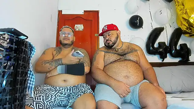 Snapshot of Latino_bigcock chatting on 17, 12, 2025 Latino bigcock online show from 17, 12, 2025