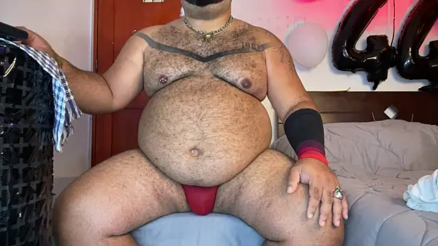 Snapshot of Latino_bigcock chatting on 17, 12, 2025 Latino bigcock online show from 17, 12, 2025