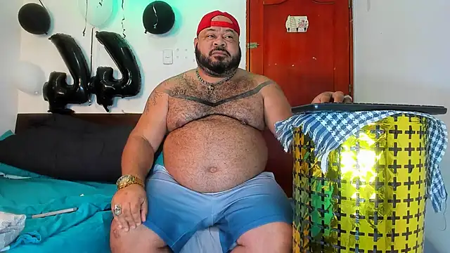 Snapshot of Latino_bigcock chatting on 6, 1, 2026 Latino bigcock online show from 6, 1, 2026