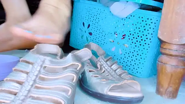 SofiaOlivares online show from 6, 4, 2026