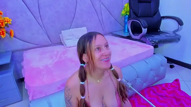 Snapshot of HornySlut69_ chatting on 22, 10, 2025 HornySlut69 online show from 22, 10, 2025