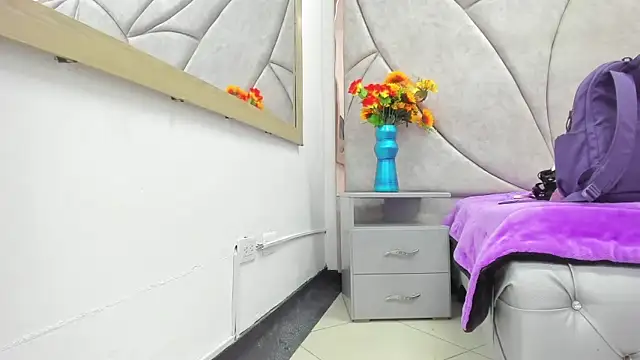 Snapshot of HornySlut69_ chatting on 4, 12, 2025 HornySlut69 online show from 4, 12, 2025