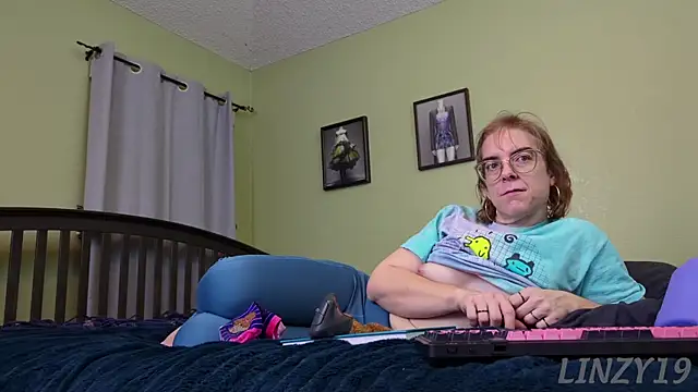 Snapshot of Linzy_19 chatting on 19, 12, 2024 Linzy 19 online show from 19, 12, 2024