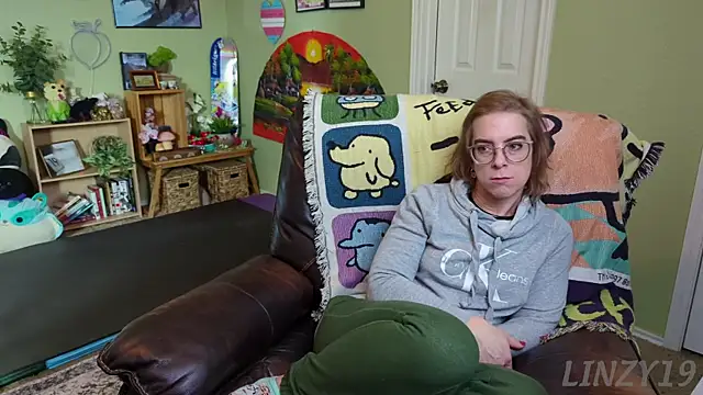 Snapshot of Linzy_19 chatting on 13, 2, 2025 Linzy 19 online show from 13, 2, 2025