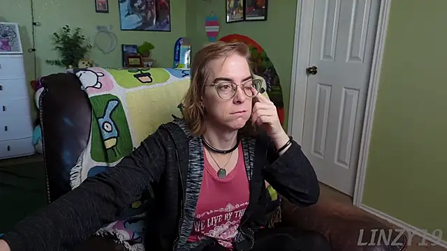 Snapshot of Linzy_19 chatting on 28, 2, 2025 Linzy 19 online show from 28, 2, 2025