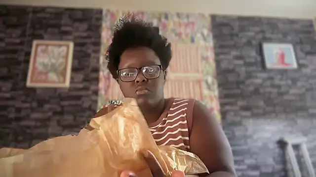 Snapshot of Yagurl__west chatting on 5, 10, 2025 Yagurl west online show from 5, 10, 2025